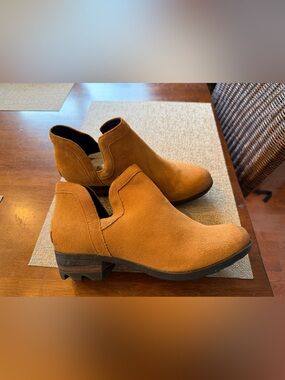 Sorel Suede Camel Color Ankle Boots